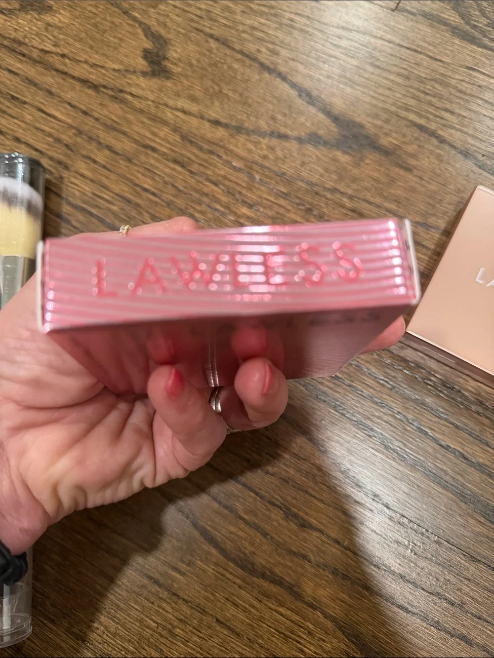 Lawless skin-smoothing powder & It Cosmetics Heavenly Luxe brush